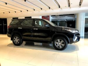 Toyota Fortuner 2019 Model Side View (1)